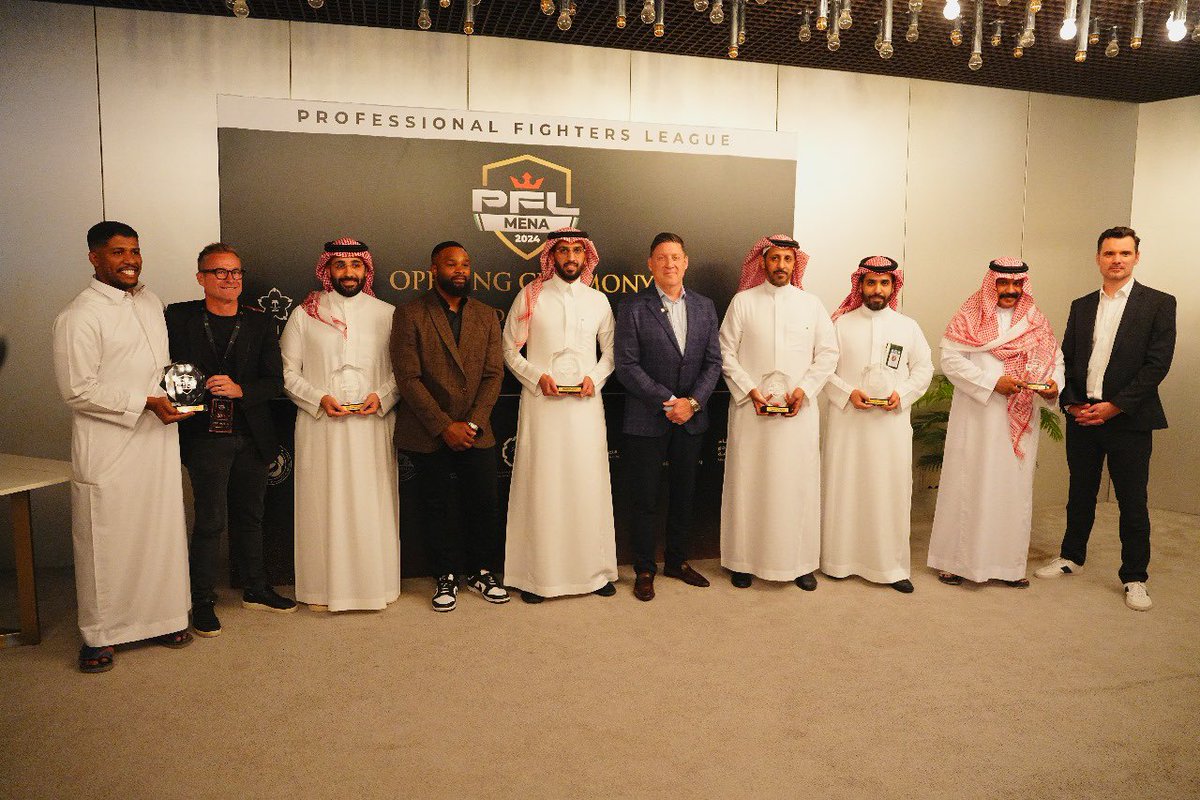 SaudiKyokushin's tweet photo. تواجد رئيس اللجنة السعودية للكيوكوشن عبدالرحيم الشهري و نائب رئيس اللجنة نايف الحوطي في بطولة دوري المقاتلين المحترفين PFL Mena 2024

و تم الاجتماع مع رئيس اتحاد PFL وسبل التعاون بين اللجنه و الاتحاد لما فيه مصلحة لاعبي الكيوكوشن السعوديين
وقام الشهري بتتويج الفائزين في النزلات https://t.co/mV22oYuwmV