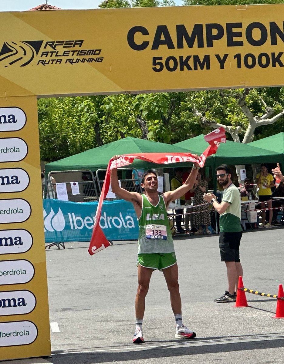 🏃🏻‍♂️ El triatleta @salamancainef, de la @EscuelaTriSala, se proclama Campeón de España 🏆 de 100 km en el campeonato celebrado este fin de semana en Sotillo de la Adrada, en Ávila. ¡Enhorabuena por tu triunfo, Alberto! 🙌🏻