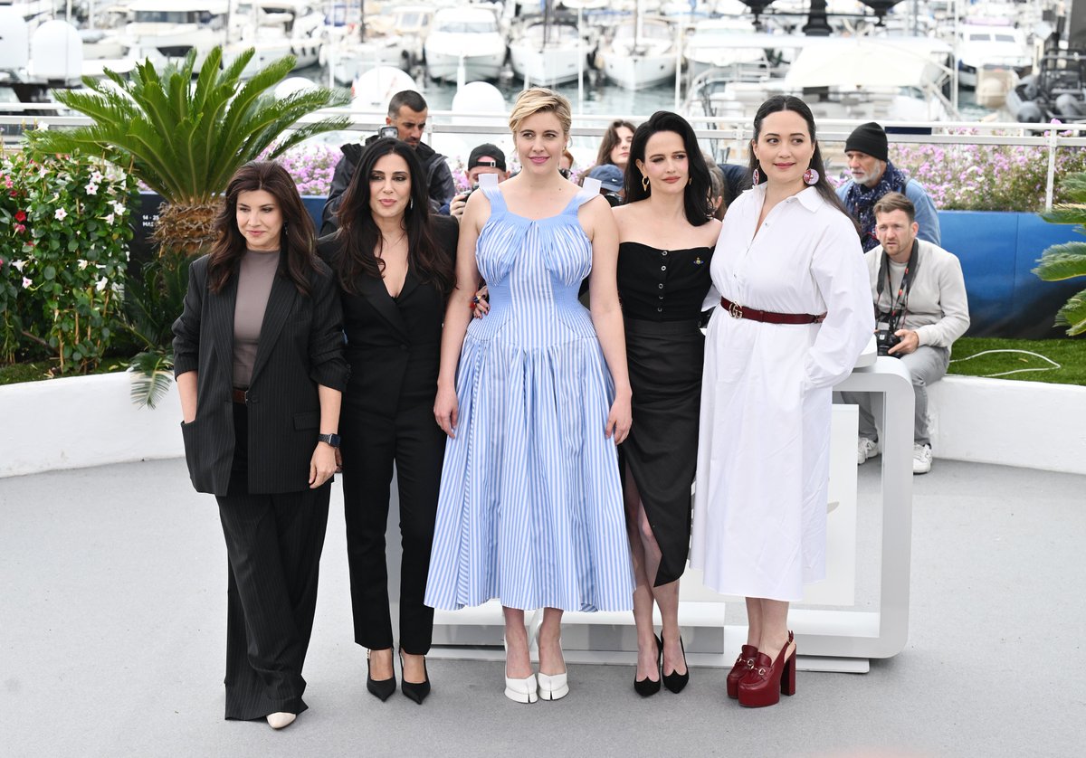 The women of this year's Cannes Film Festival jury: Ebru Ceylan, Nadine Labaki, president Greta Gerwig, Eva Green and Lily Gladstone. bit.ly/3UE7gCZ