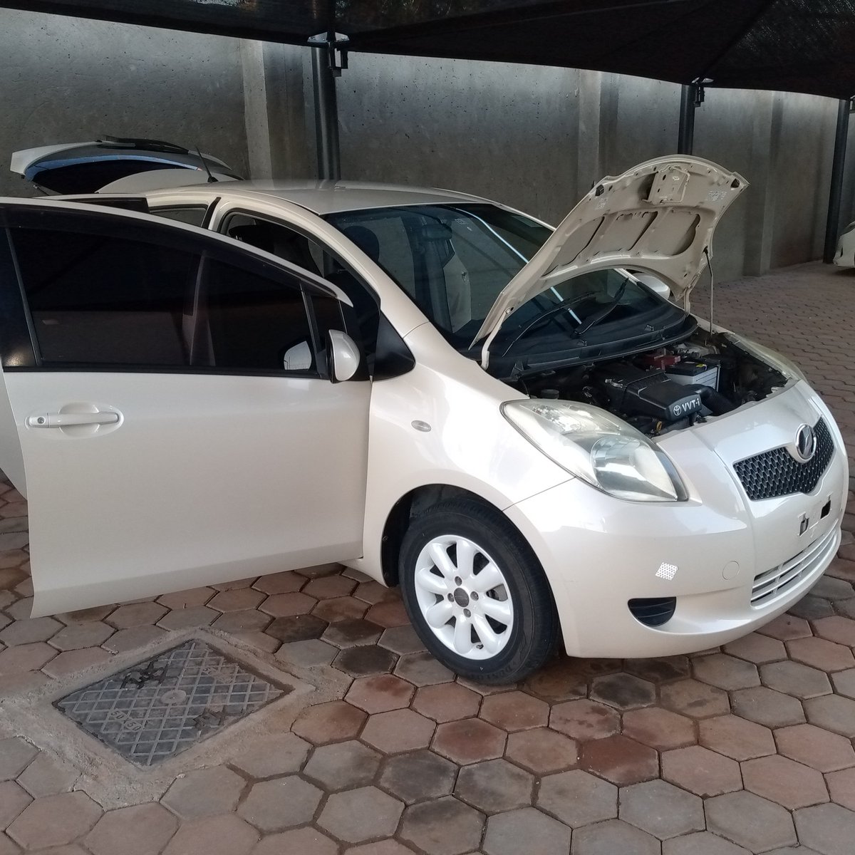 Meet Toyota vitz 2009 model 2SZ engine,81700 kms mileage,1.299cc asking price K117,000 negotiable