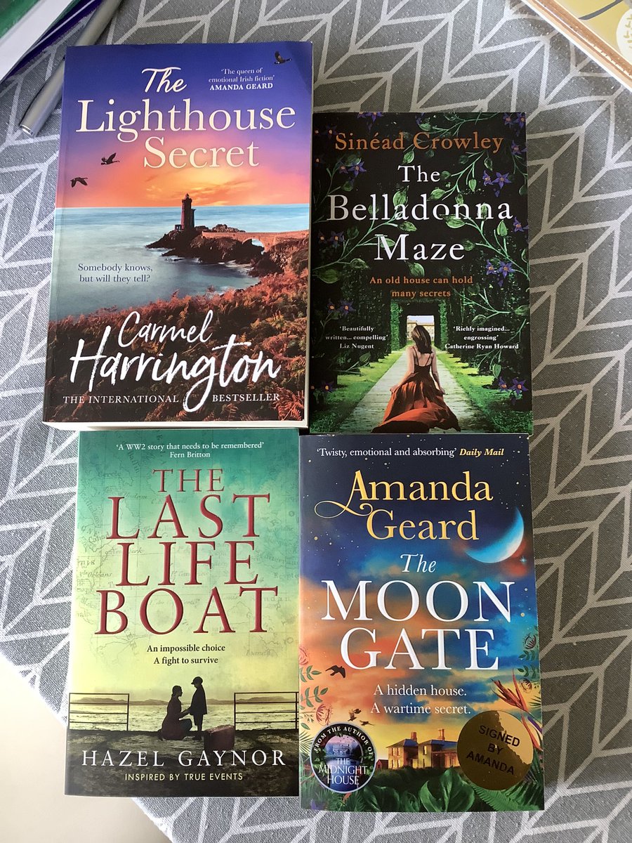 📕📕BOOK POST📕📕 Many thanks to @AmandaGeard @SineadCrowley @HappyMrsH @HazelGaynor for my competion win. All signed and dedicated. Feeling very lucky 🍀 What a fabulous collection of books. 💕💕💕