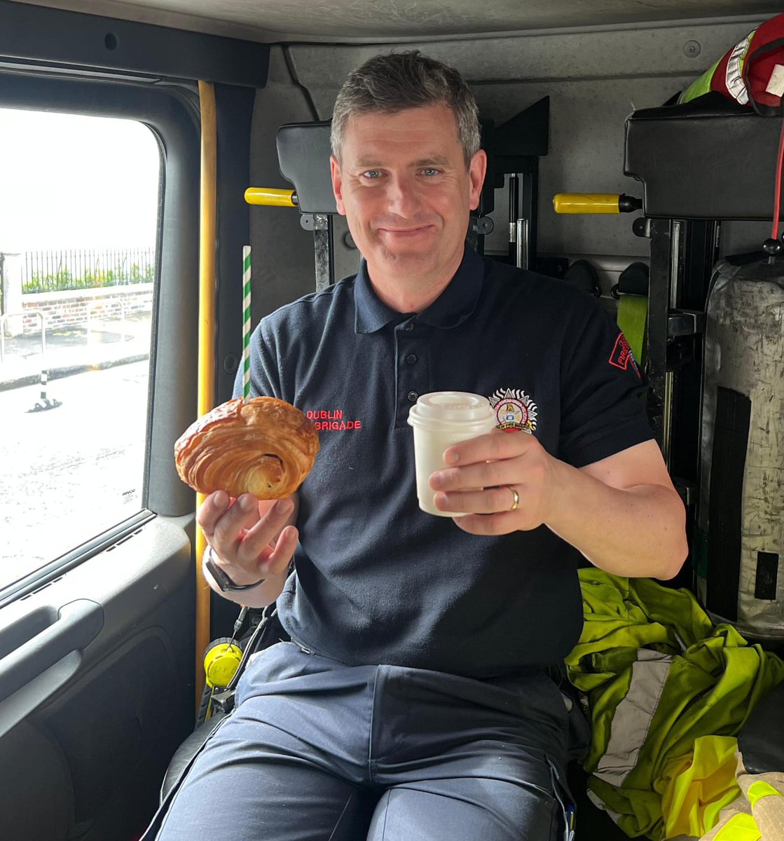 Happy Birthday to Firefighter/Paramedic O'Reilly, who was treated to a coffee and a pastry as he celebrates a significant birthday today! 🥳