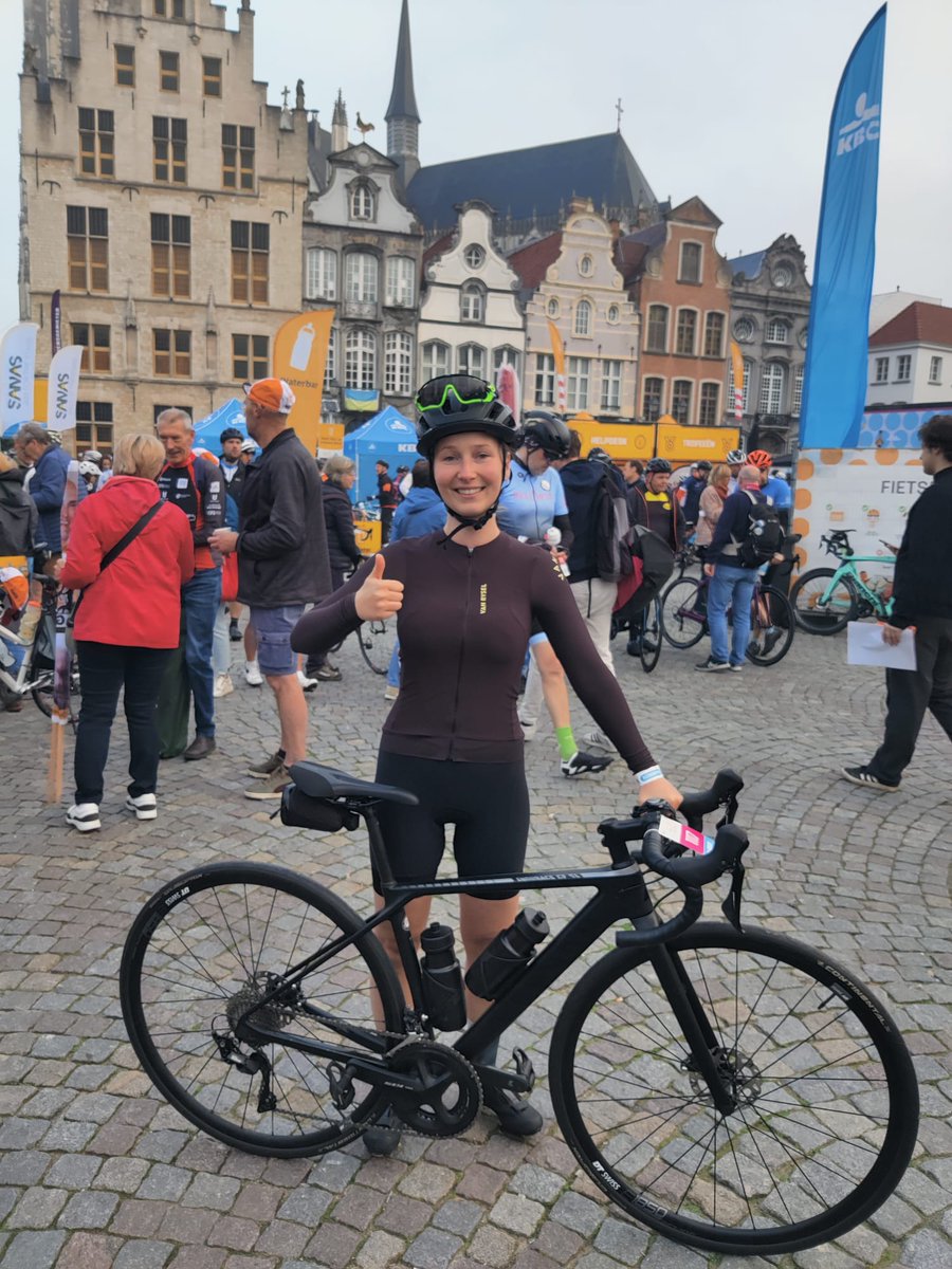 Last week 2 of our colleagues (Shauni and Lars) cycled to raise money for the cancer research foundation @komop_tgkanker. Together with other cyclists they raised close to 7M euro!! @VIBLifeSciences @KU_Leuven @vib_ccb