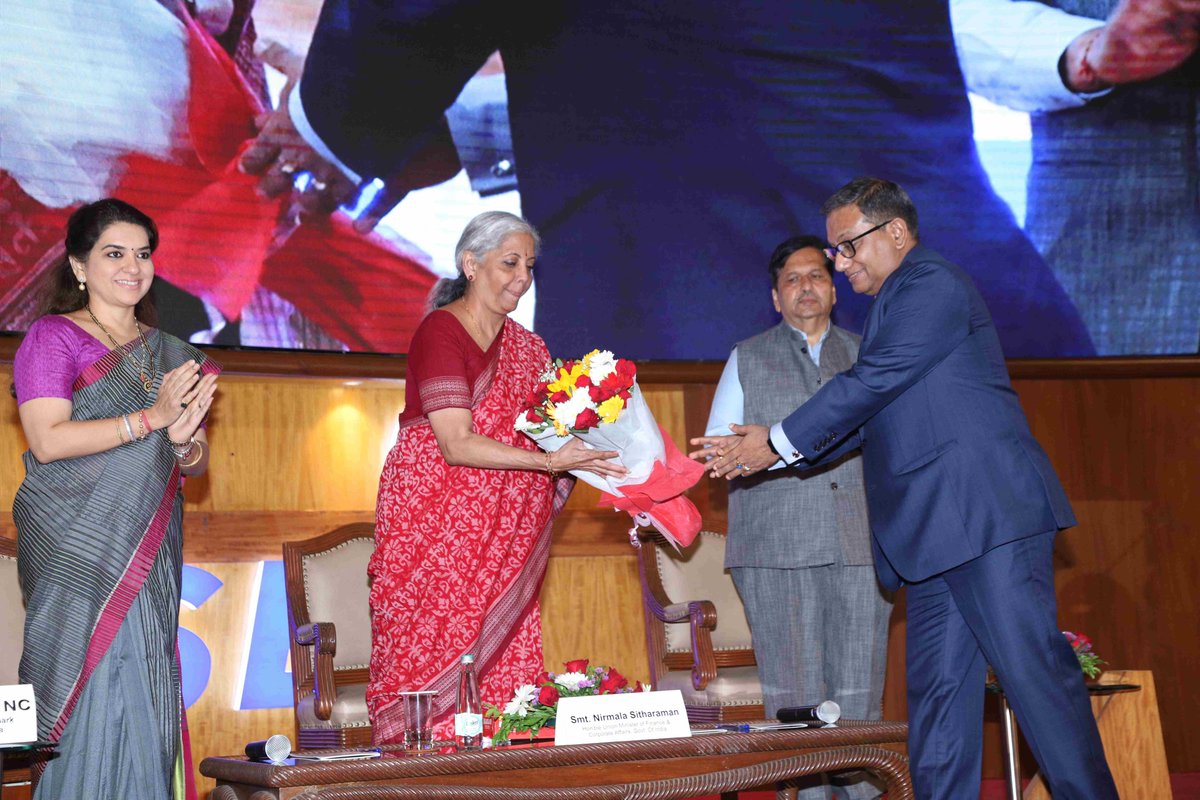 Smt. Nirmala Sitharaman (@FinMinIndia) ringing the #BSEBell with Shri @SundaramanR, MD & CEO, @BSEIndia. The Finance Minister delivered the keynote address on #VikasitBharat 2047 - Vision for India's financial markets at the BSE. #BSE #BSEIndia