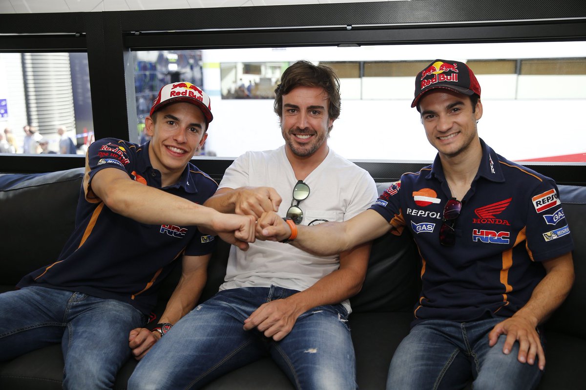 you guys know that fernando pic that is on his wiki page?? well, i was searching for pics of him and dani pedrosa and...