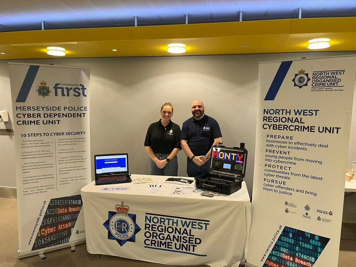 Officers from the @MerseyPolice  CDCU and @NWROCU  have today been @MerseyFerries  providing Online Safety Advice and Escape Rooms. 

The day was a great success, with participation and investment from the staff and colleagues. 

Thanks to the NWROCU for the invite.