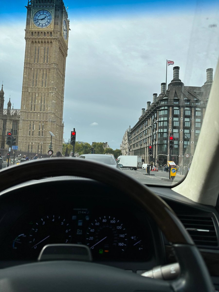 rezzaaditya076's tweet image. Start the days of bright hair, bright life, and happiness🤫