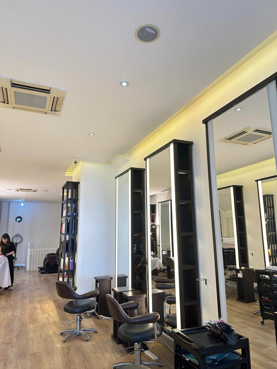 rezzaaditya076's tweet image. Start the days of bright hair, bright life, and happiness🤫