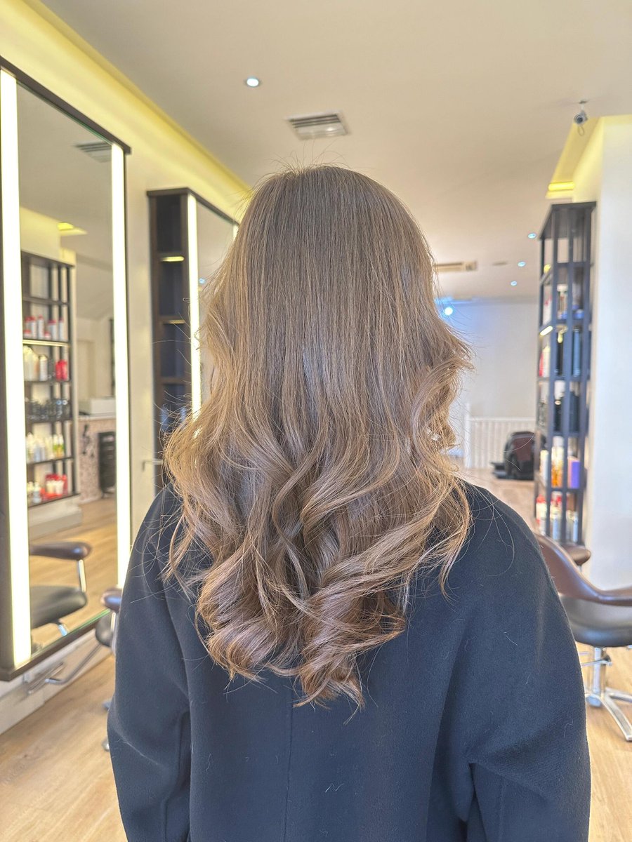 rezzaaditya076's tweet image. Start the days of bright hair, bright life, and happiness🤫