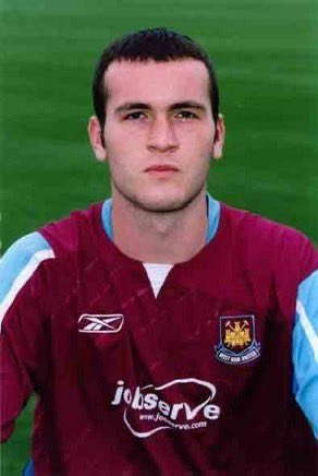 UndrTheCosh tweet media