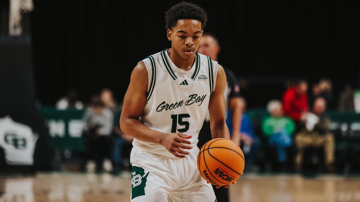 CBB Transfer Portal Spotlight David Douglas Jr. 6'5' 200 Guard Green Bay 3 Years of Eligibility Remaining 2023-24 Stats (28 Games): 📊 9 PPG, 3 RPG, 1 APG, 37 3P% 📶 16 Career Starts, 237 Career Points 🏅 2024 Horizon ROTY 🎥 instagram.com/reel/C20dNjfva… #TP4PT #TransferPortal