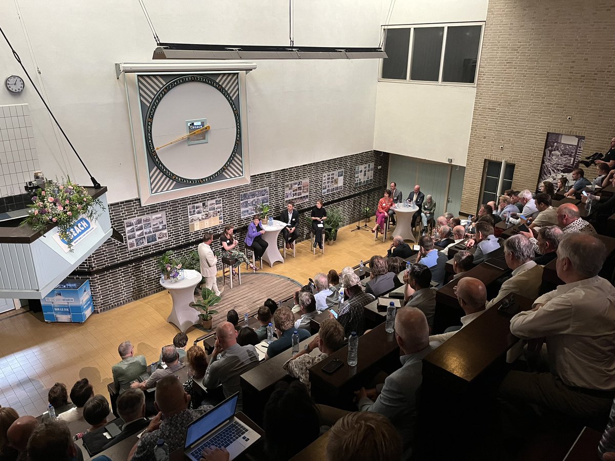 #EUplantdebat <a href="/BeachAalsmeer/">The Beach</a>  met #topics #tuinbouw <a href="/Europarl_NL/">Europees Parlement NL</a> #verkiezingen <a href="/GFHuis/">GFHuis</a> <a href="/FloraHolland/">Royal FloraHolland</a> @GlastuinbouwNL <a href="/PlantumNL/">Plantum</a>