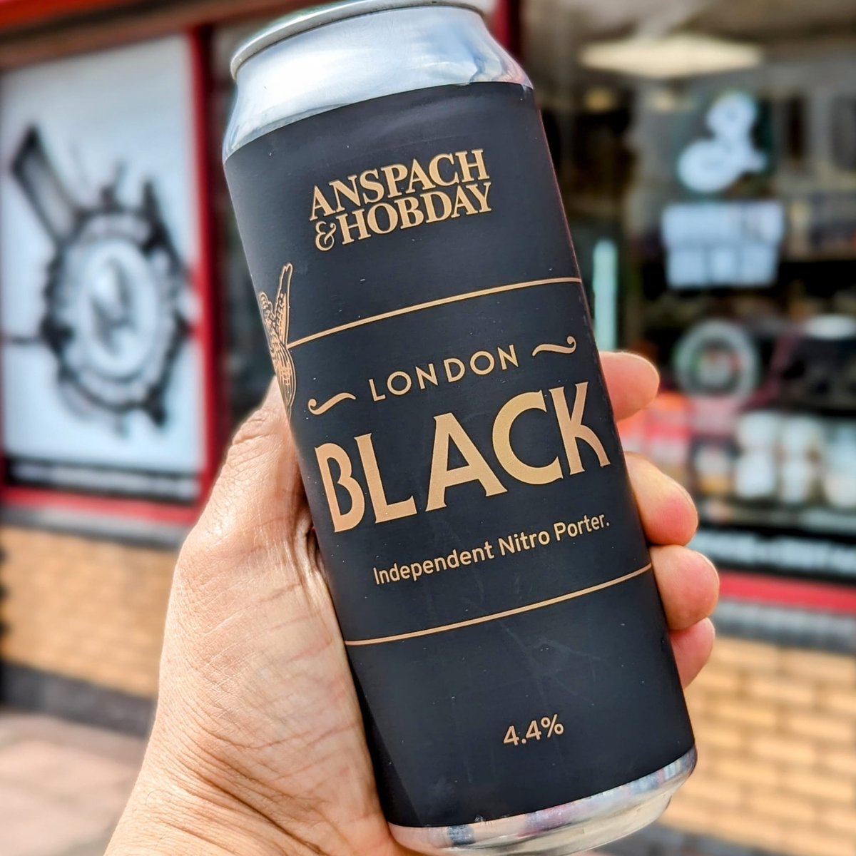 🎵So close, no matter how far Couldn't be much more from the heart Forever trusting who we are And nothing else matters🎵 Fans of the darker side of beer can rejoice as this delicious giant slayer from @AnspachHobday is available NOW! London Black - 4.4% #ShopIndependent