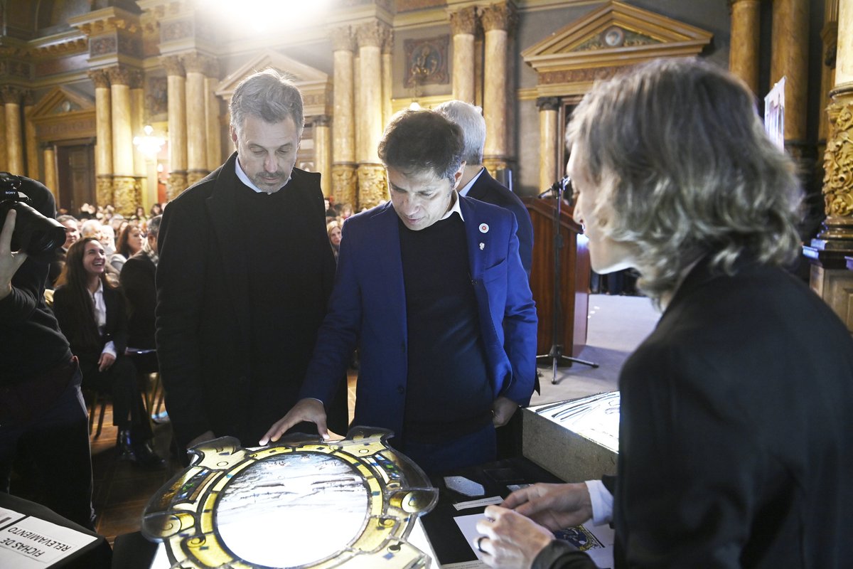 Kicillofok's tweet photo. También presentamos el proyecto de renovación integral de la Plaza San Martín, una iniciativa que apunta a revertir el estado de abandono en que se encuentra y recuperar su enorme valor histórico y patrimonial. 
 
Necesitamos que la ciudad en la que vivimos recupere todo su esplendor para que la provincia de Buenos Aires vuelva a tener la capital que se merece.
