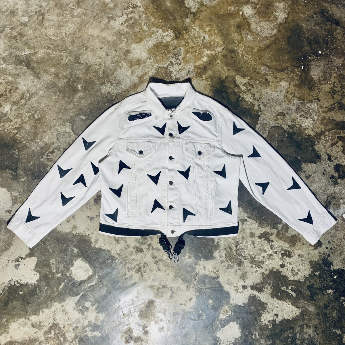 Lanagraph's tweet photo. Image process of our Turtle backpack scaled Denim Jacket. #advfrntcaltur 

#reconstructed #design #fashion https://t.co/ia3yv8EIiE