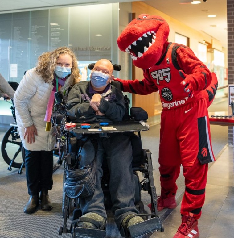 Greg is one of the first friendly faces that everyone meets when they visit the hospital. With his unmistakable smile and a twinkle in his eyes, his dedication and passion for Holland Bloorview are limitless. Share your favourite memory as a volunteer! hb125.hollandbloorview.ca/april/