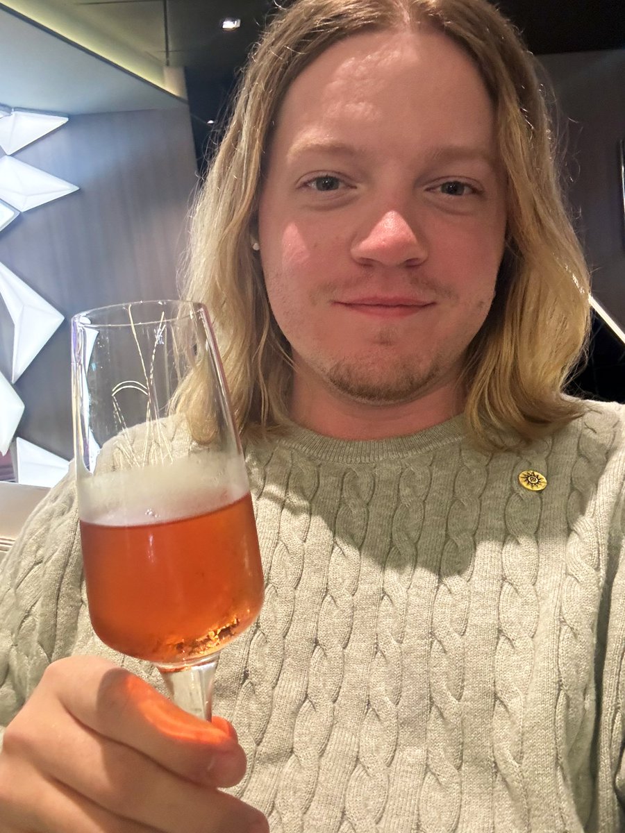 maoren95's tweet image. My favorite Rosé… Any Laurent-Perrier fans out there? @lp_1812 😍🥂🥰🍾 #rosé #champagne #laurentperrier #MSCMeraviglia #vacation #holiday