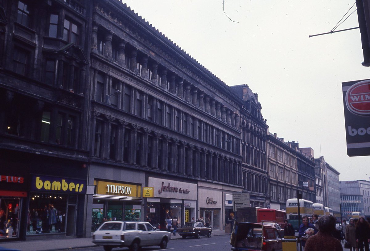 A late 70s shot of Union St with Alexander Thomson's Egyptian Halls taking centre stage. Sneaking into shot on the right is another icon of the era: the Union St branch of Wimpy. 📷 JR James Archive