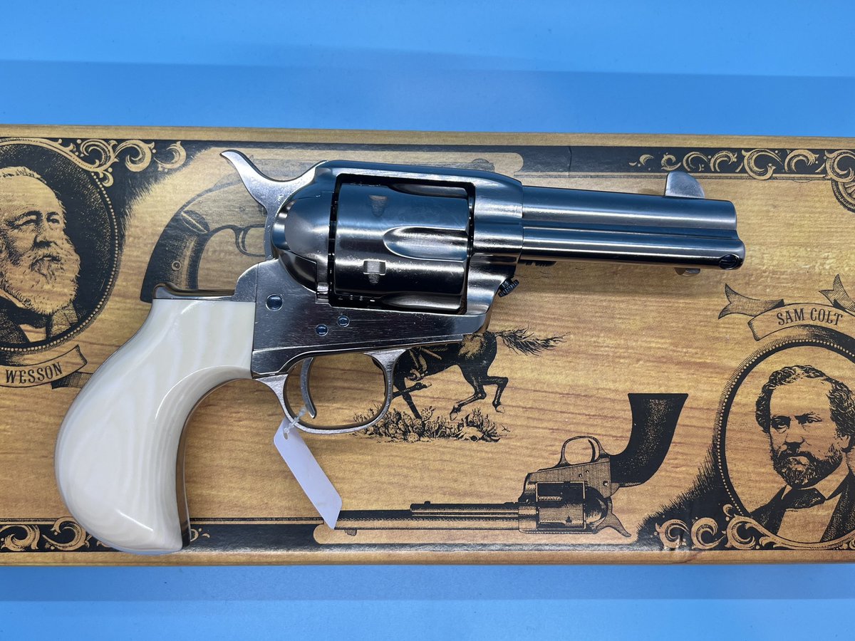 A lot of different firearms come into the shop from all the little Berzerkers.  This relic showed up today for a customer.  It’s cool to say the least.  

#45colt #docholliday #wheelgun #2a #cowboy #edc #tombstone