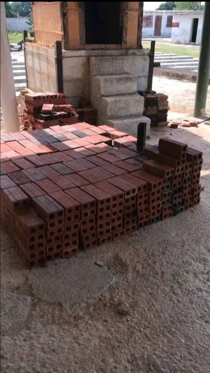 Comienza la producción de ladrillos en el modulo productivo de #SanAntonioDeLosBaños
#PorCubaJuntosCreamos
