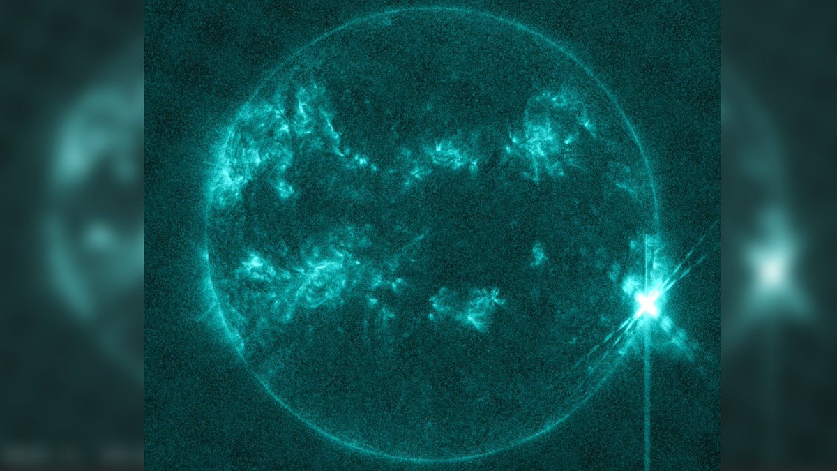 Zonnevlekkengroep AR3664 zorgde deze avond voor een gigantische X8.7 zonnevlam. Dit is de krachtigste zonnevlam van de huidige zonnecyclus! Volg de activiteit van de zon in real-time op onze populaire website Poollicht.be: poollicht.be/nl.html 
#AR3664 #ruimteweer