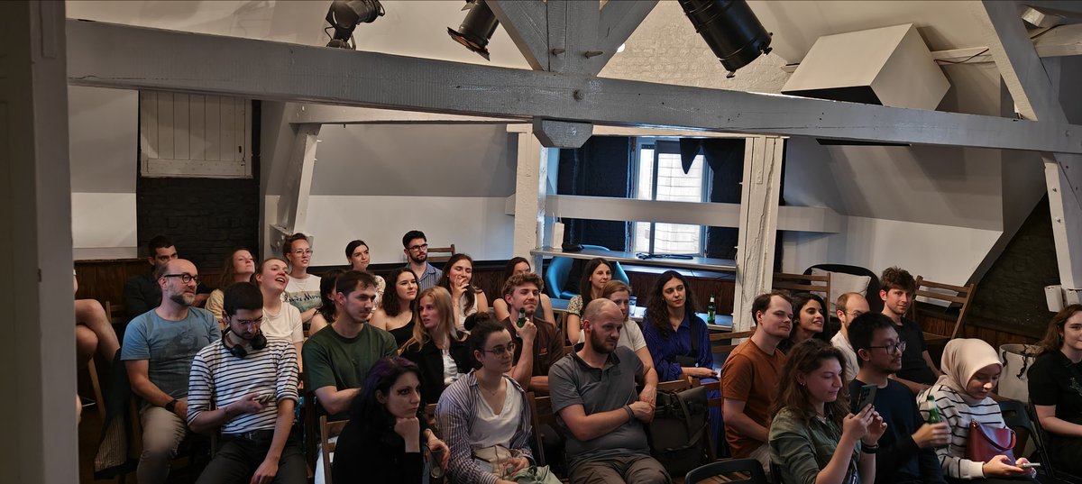 Full house in Leuven for the last talk of the evening of Pint of Science by Dina Satriawan!
Join us tomorrow in Leuven Central or Belgaleiro for more science talks!

@pintofscienceBE @pintsworld #pint24