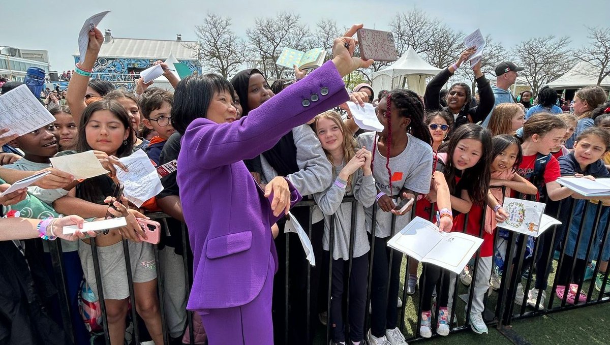 Mayor Olivia Chow ๐จ๐ฆ (@mayoroliviachow) on Twitter photo It was so much fun to stop by the <a href="/ForestofReading/">Forest of Reading</a> Festival at the Harbourfront Centre!
I love to read, and it was great to be with so many kids who also find joy in books. Thank you to all the dedicated teachers and library workers who make events like this possible. It was so much fun to stop by the <a href="/ForestofReading/">Forest of Reading</a> Festival at the Harbourfront Centre!
I love to read, and it was great to be with so many kids who also find joy in books. Thank you to all the dedicated teachers and library workers who make events like this possible.