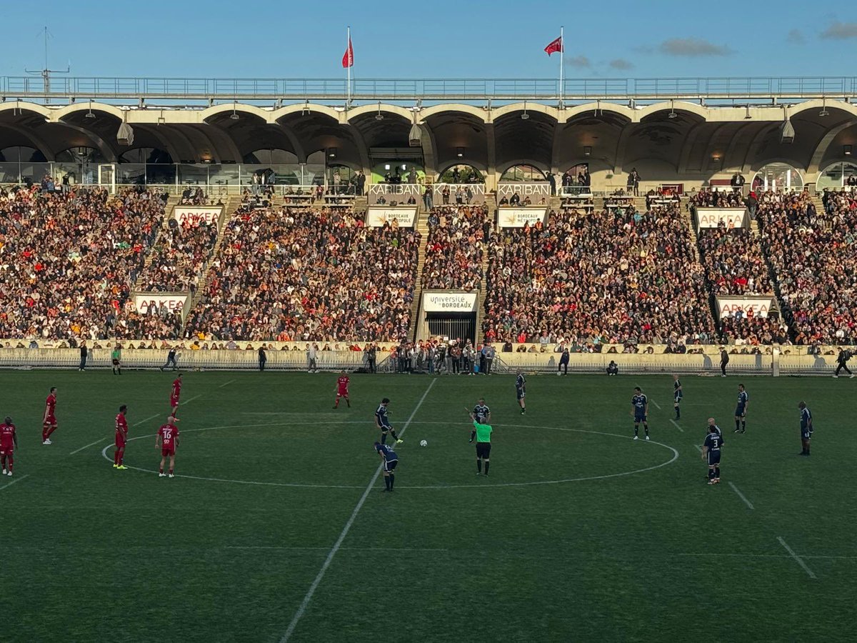 ⚽️ #100ansLescure ! Un anniversaire célébré par un match historique des légendes réunissant les plus grands noms qui ont fait la grandeur des @girondins comme @ZidaneOfficial_, @BixeLizarazu, @GourcuffOff et tant d’autres ! Une fierté bordelaise qui continue de nous faire rêver !