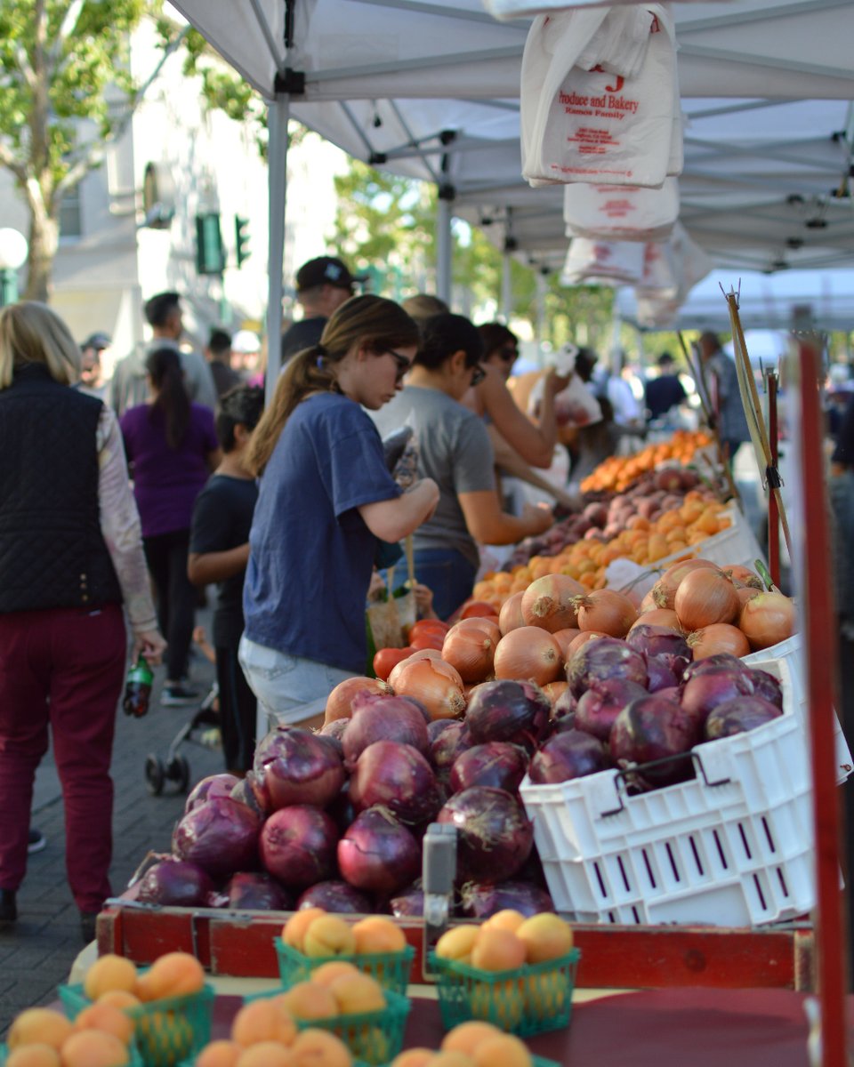 The Lodi Farmers Market is back! Come downtown this Thursday from 5:00pm - 8:00pm and enjoy the best local produce, cheese and meat vendors California has to offer! 🍓

visitlodi.com/event/lodi-far…
#farmersmarket #lodica #visitlodi #localproduce #winecountry
