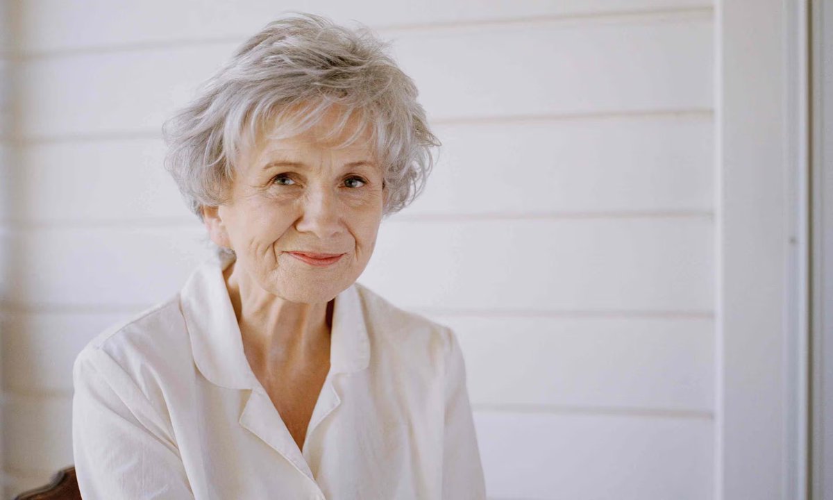 To celebrate life and work of the late Alice Munro, Canadian Noblel Prize of Literature recipient 2013 Here's Guardian's obituary.. theguardian.com/books/article/… ..and 25 short stories available online: lithub.com/25-alice-munro… #ONEV1 #OVTTDS #wtpBLUE #ResistanceUnited #ProudBlue
