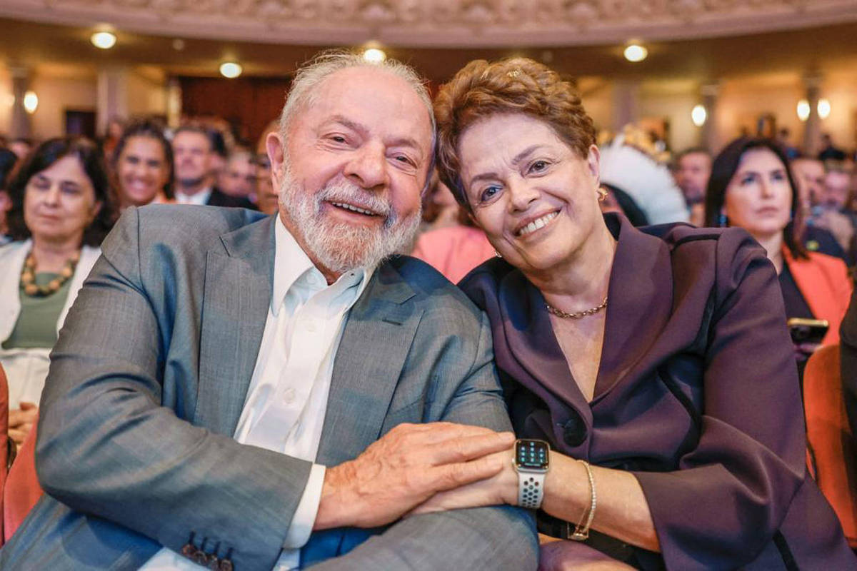 Rapaz, que dupla maravilhosa! Presidente Lula anunciou o maior pacote de reconstrução da história para o Rio Grande do Sul. Dilma Roussef, presidente do banco do BRICS, anunciou a liberação de R$ 5,750 bilhões para o Rio grande do Sul. OBRIGADO DILMA LULA HERÓI NACIONAL