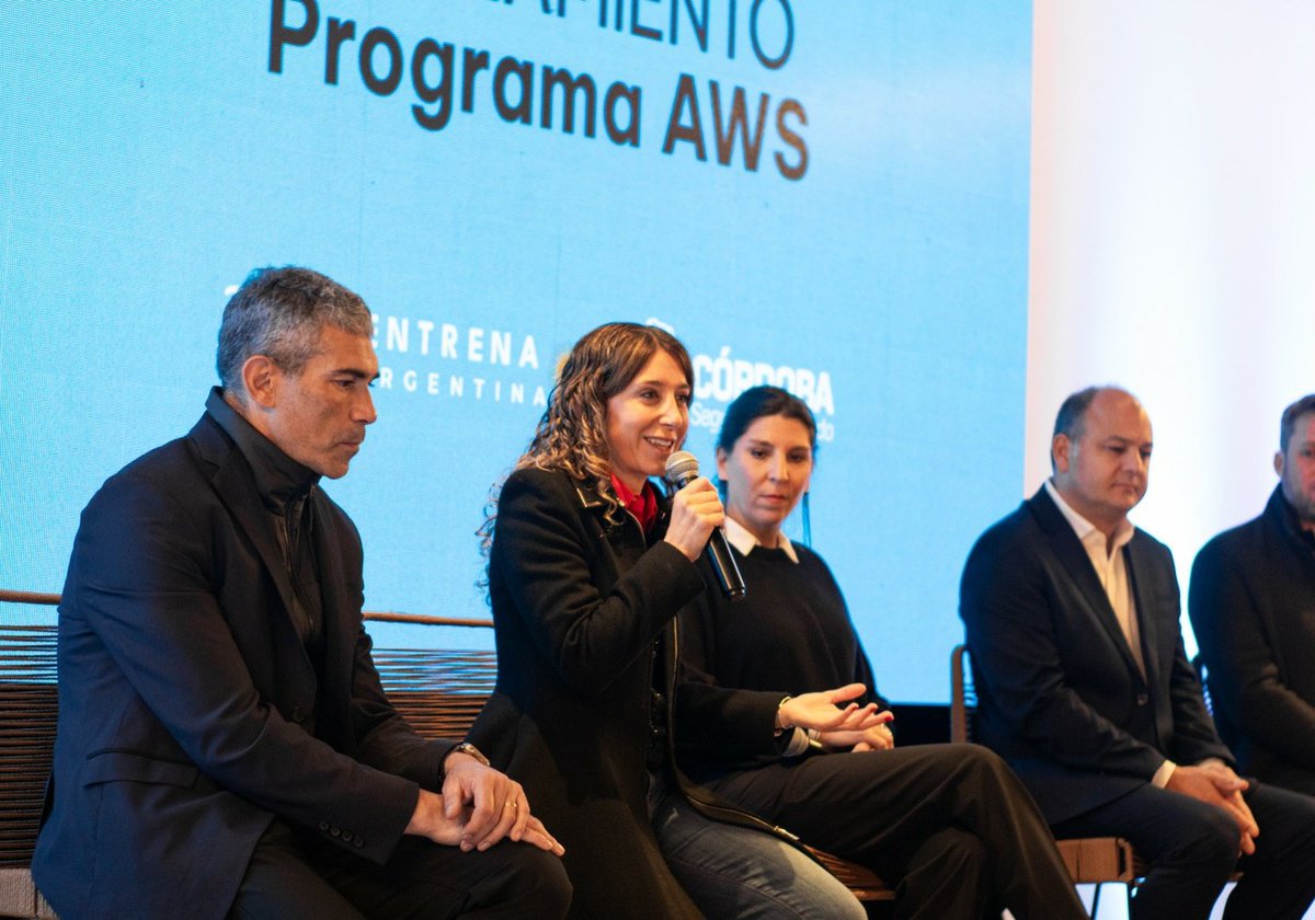 ¿Sabían que el 22% de los trabajos que serán requeridos en nuestro país para el año 2027 aún no existen? Nos aliamos con <a href="/awscloud/">Amazon Web Services</a> 🤝🏻 para brindar #capacitaciones gratuitas sobre la nube, innovación y transformación digital, inteligencia artificial, machine learning y más.