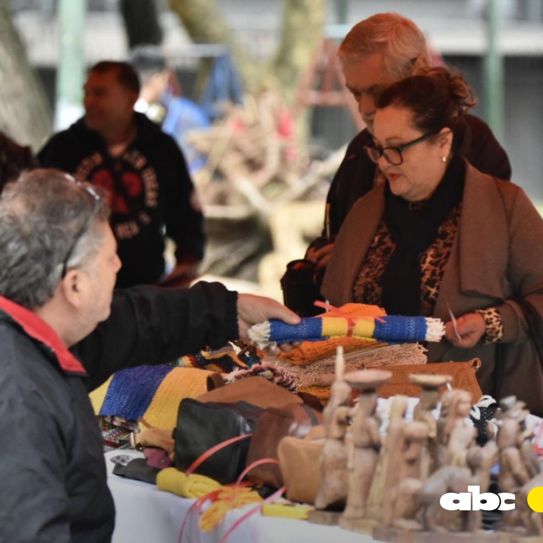 ABCDigital's tweet photo. #FiestasPatriasPy #213Py | 😋 Comidas típicas y tradicionales de diferentes ciudades de nuestro país se ofrece en la plaza Uruguaya.
🎁También se puede encontrar artesanías y regalos para mamá.
NOTA: https://t.co/2aNCgpzIM3
🔴 Canal de WhatsApp: https://t.co/zcjWhsOf0A https://t.co/qG9kD1lZnG