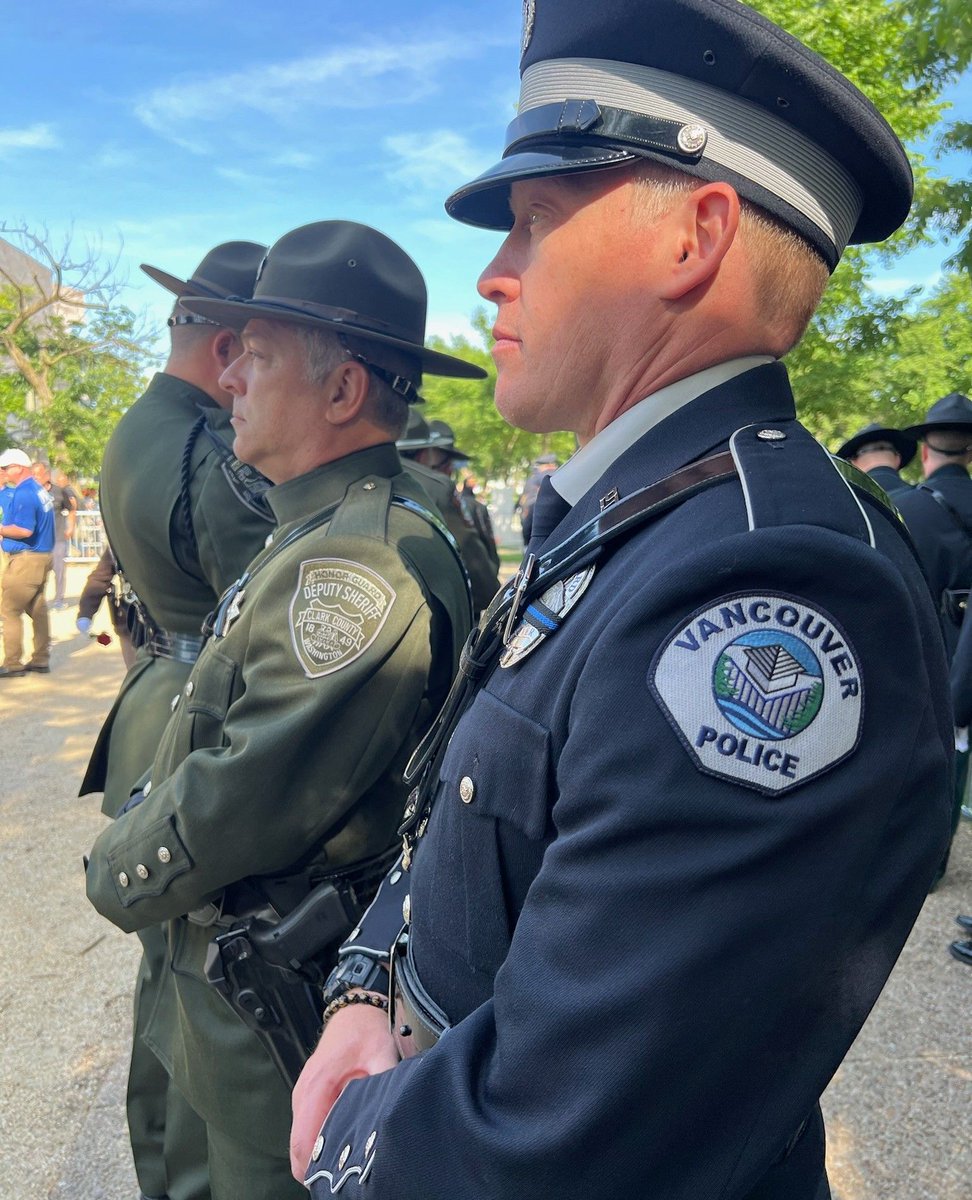 SW WA Honor Guards representing! Great to see our friends from @clarkcosheriff in D.C. for #NationalPoliceWeek. #vanpoliceusa #1531