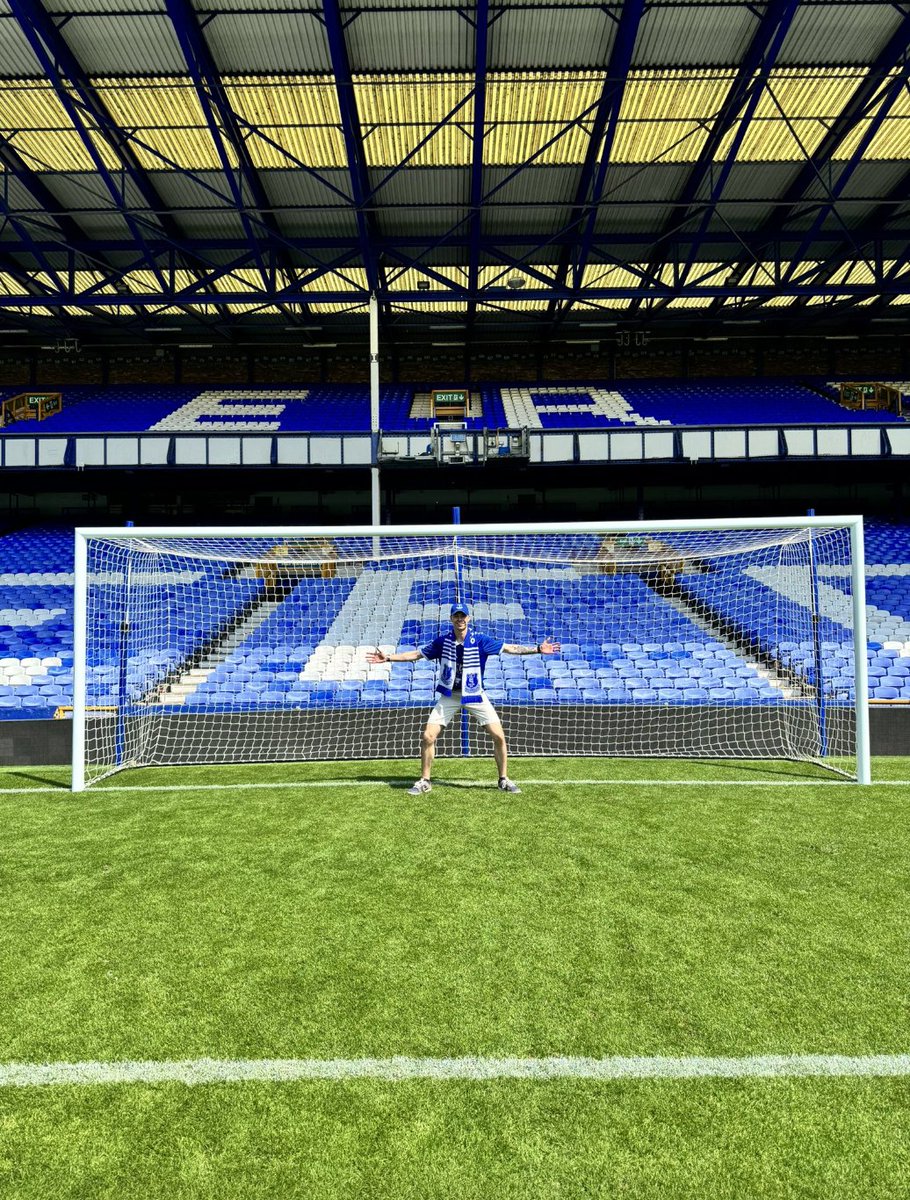 𝑵𝑶𝑹𝑻𝑯 𝑷𝑶𝑳𝑬, 𝑨𝑳𝑨𝑺𝑲𝑨 ➡️ 𝑮𝑶𝑶𝑫𝑰𝑺𝑶𝑵 𝑷𝑨𝑹𝑲

🇺🇸 Toffee @whitecoco97 made the trip to Liverpool to see @Everton play at Goodison Park for the first time.

A home win, a cleansheet, and memories for a lifetime 💙