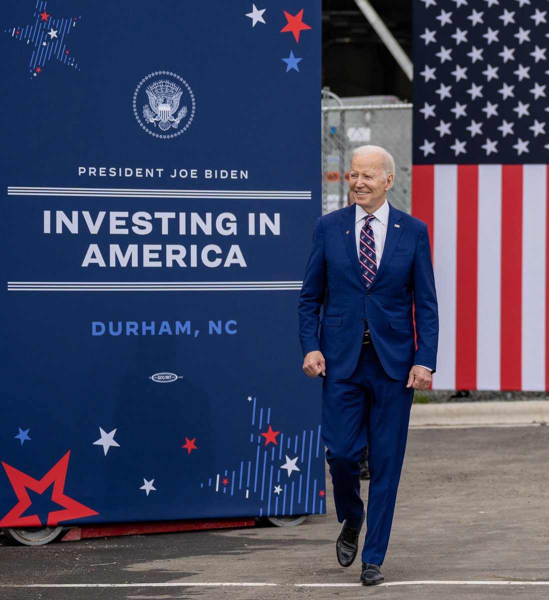 Through President Biden’s Bipartisan Infrastructure Law, $454 billion has been invested across over 4,500 communities: ✅ Launched improvements on over 165,000 miles of roads ✅ Funded over 5,000 clean school buses in 600 communities ✅ Financed over 1,400 drinking water and…