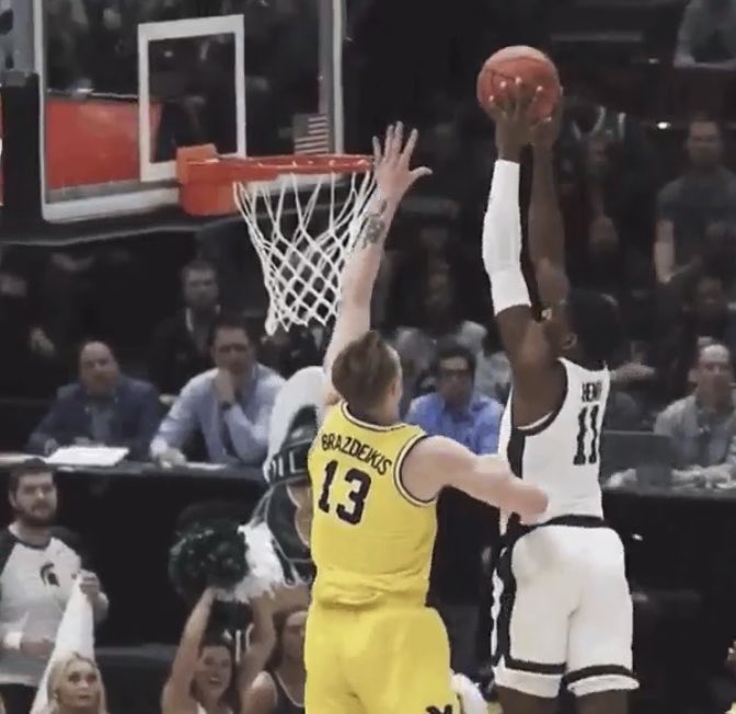 SpartanCenterig's tweet image. The dunk ⁦@hennny11⁩

#Posterized