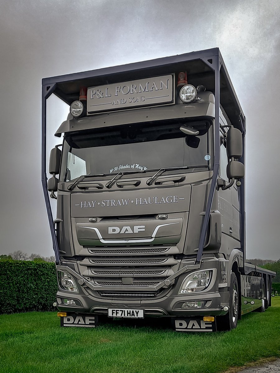 #ThrowbackTuesday to another grey day at Truckfest. Somehow the grey sky makes this DAF look even better.

@DAFTrucksUK 
@DAF_trucks_fans