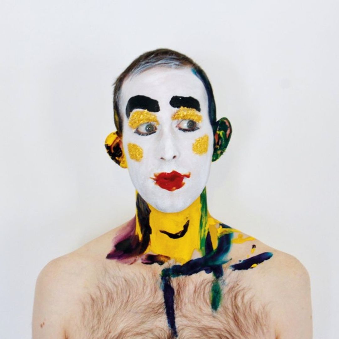 5/ ARTIST. ALIEN - A TALK BY @PaulKindersley Wed, 24th Jul, 7-8pm Paul will talk about his work, which plays with notions of gender, camp and self-expression, while poking fun at the worlds of fashion and art: axisweb.org/events/artist-…