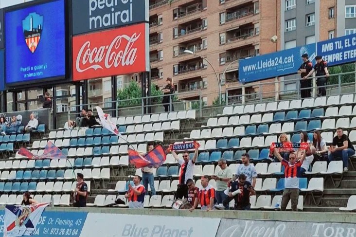 Yeclano_dptvo's tweet photo. 🏟 #LleidaYeclano 》0️⃣-1️⃣
🔝 ¡Nos adelantamos en la eliminatoria 🆚️ @LleidaEsp ciñéndonos al plan establecido donde no estuvimos sólos! 🙌
⚽️ @Gabrielcl98 (72')
#IdaSemifinal ⚔️
#SegundaRFEF 📊
#GraciasAfición 📢
@SieteDiasYecla 📰
#PlayoffAscenso 🆙️
#TeQuieroConmigo 💙❤ https://t.co/kwmAHu6Mmx