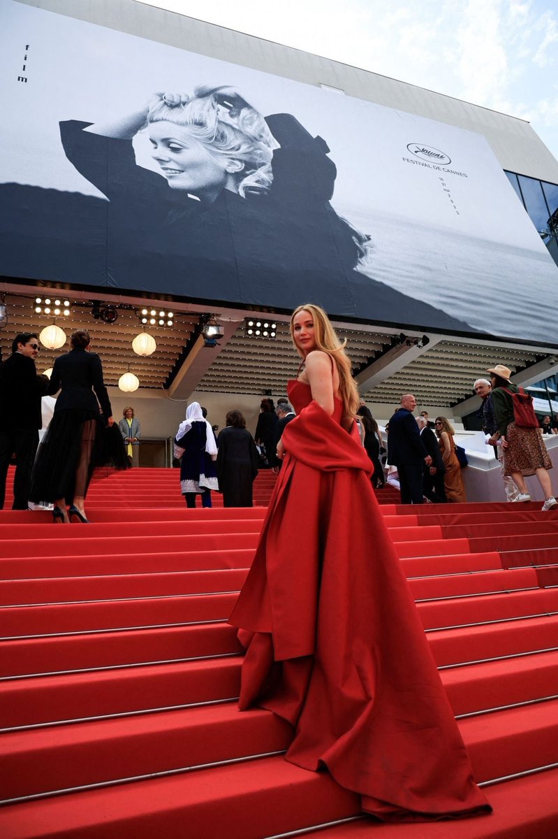 Cannes film festival has officially started so here’s a throwback of Jennifer Lawrence giving us one of her best looks EVER last year❤️‍🔥