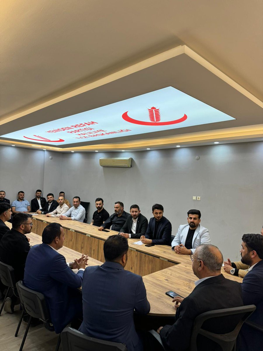 Haftalık İlçe yönetim kurulu toplantımızı ilçe başkanımız Abdulselam Yıldız'ın başkanlığında ilçe yönetimimiz ile gerçekleştirdik. Toplantımızda alınan kararların Aziz milletimiz için hayırlara vesile olmasını dileriz.

#şanlıurfa #haliliye #AhlaklıBelediyecilik