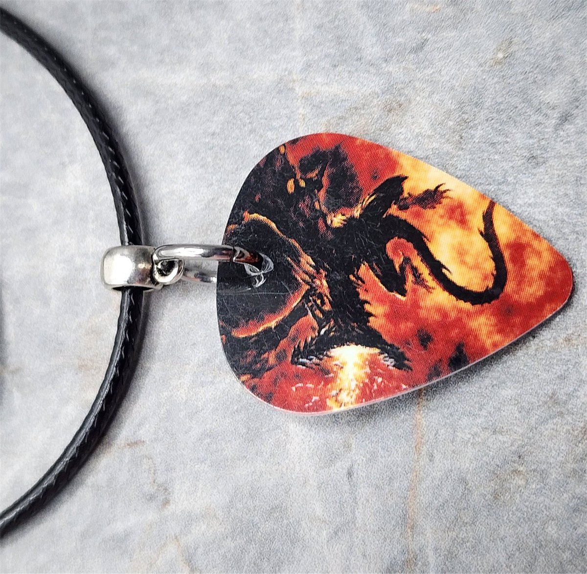For all of your dragon needs!

#mhhsbd #shopsmall #smallbiz #necklace #dragon #guitar

simplyraevyn.com/products/drago…