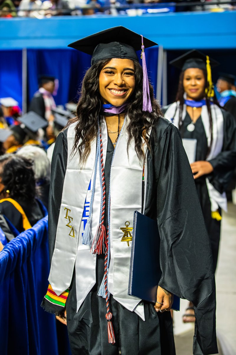 Oh have the tassels have turned! Last Sunday, Hampton University conferred 665 degrees during our 154th commencement ceremony! #PirateGrads 💙⚓️