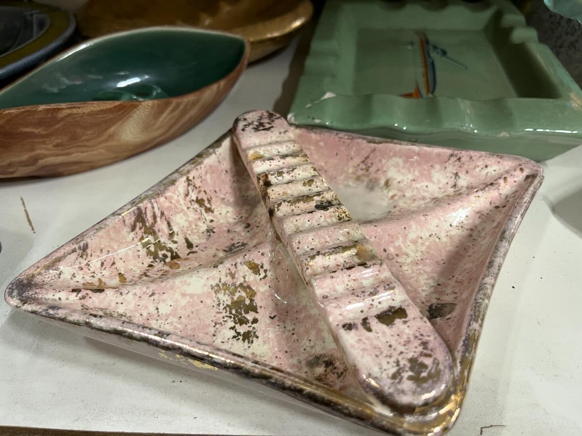 UniStudiosLot's tweet photo. There was a time these were in every home. #Ashtrays came in all styles, colors, & textures to complement your home design. Thanks to productions we still see them as decor pieces on sets! π¬ This collection (and more) are available to rent at Universal #Property. #UniProps https://t.co/MrFvfvxPZw