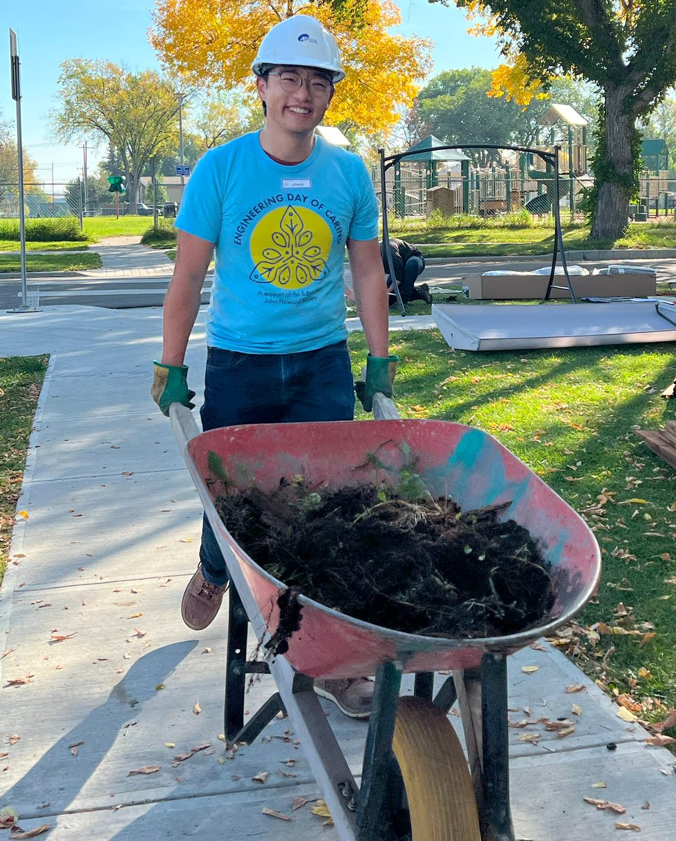 myunitedway's tweet image. For #EDOC 2023, 70+ volunteers from 17 firms transformed outdoor spaces for @YEGJohnHoward.

Projects included fence replacements, enhanced storage, &amp;amp; new recreational areas, complete with seating, lighting, fire pit, &amp;amp; gazebo. Thanks to everyone who helped on this project! 🛠️