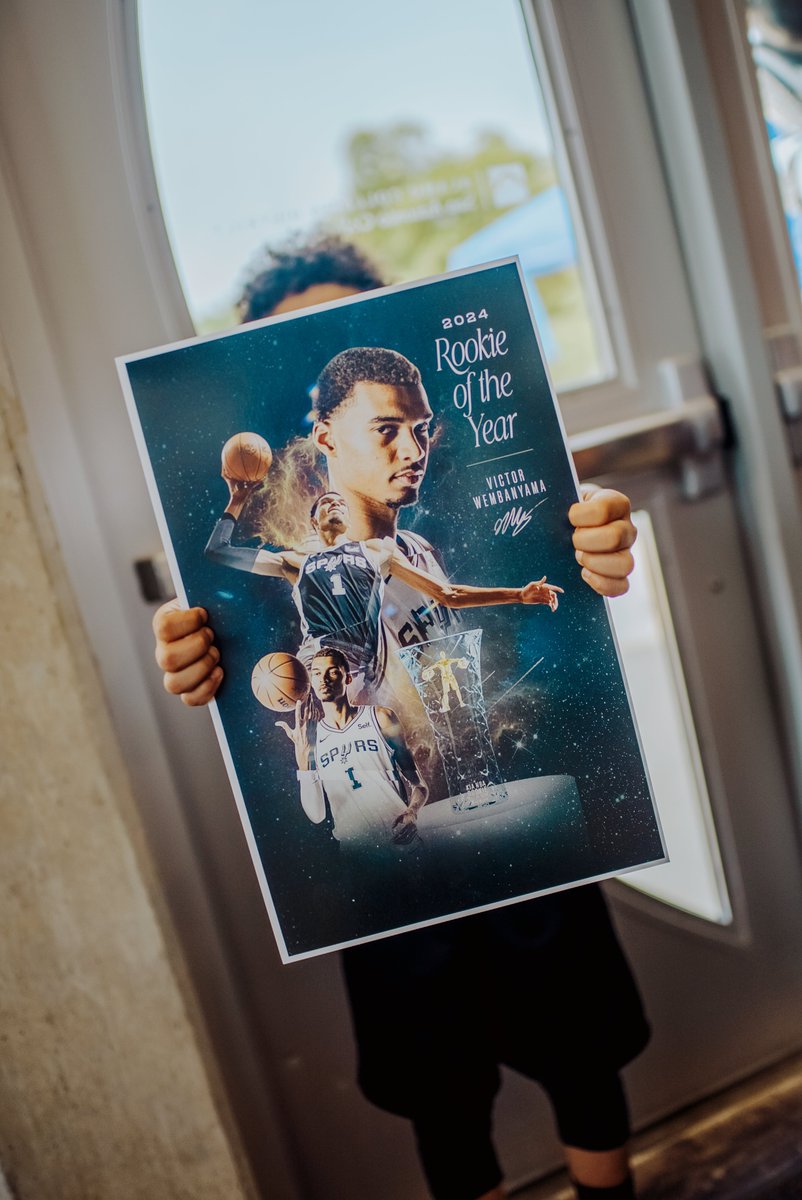 🛸 ROTY POSTER GIVEAWAY! 🛸 To Enter: ☑️ RT this post ☑️ Reply below with your favorite Victor moment from this season One winner will be selected and DMed by 12pm CT tomorrow. Good luck!