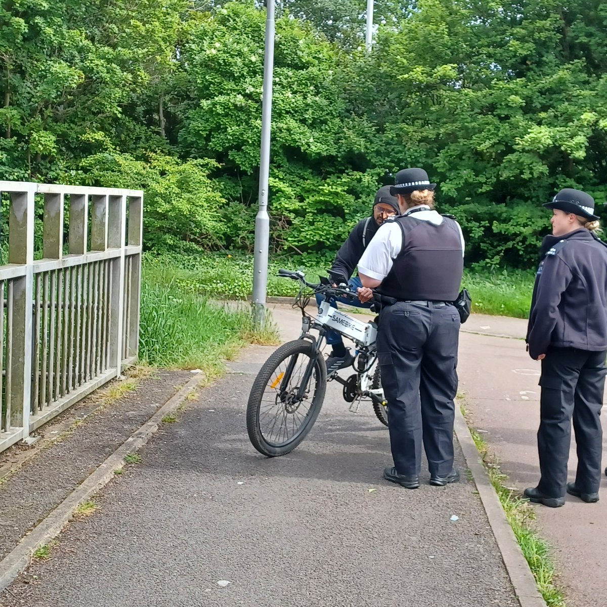 Officers from Belmore SNT have been conducting reassurance patrols following the attempted robbery of an e-bike. 
Please take care and be aware of your surroundings, and of course, call police if you need our assistance
#MyLocalMet #Reassurance #OpSceptre