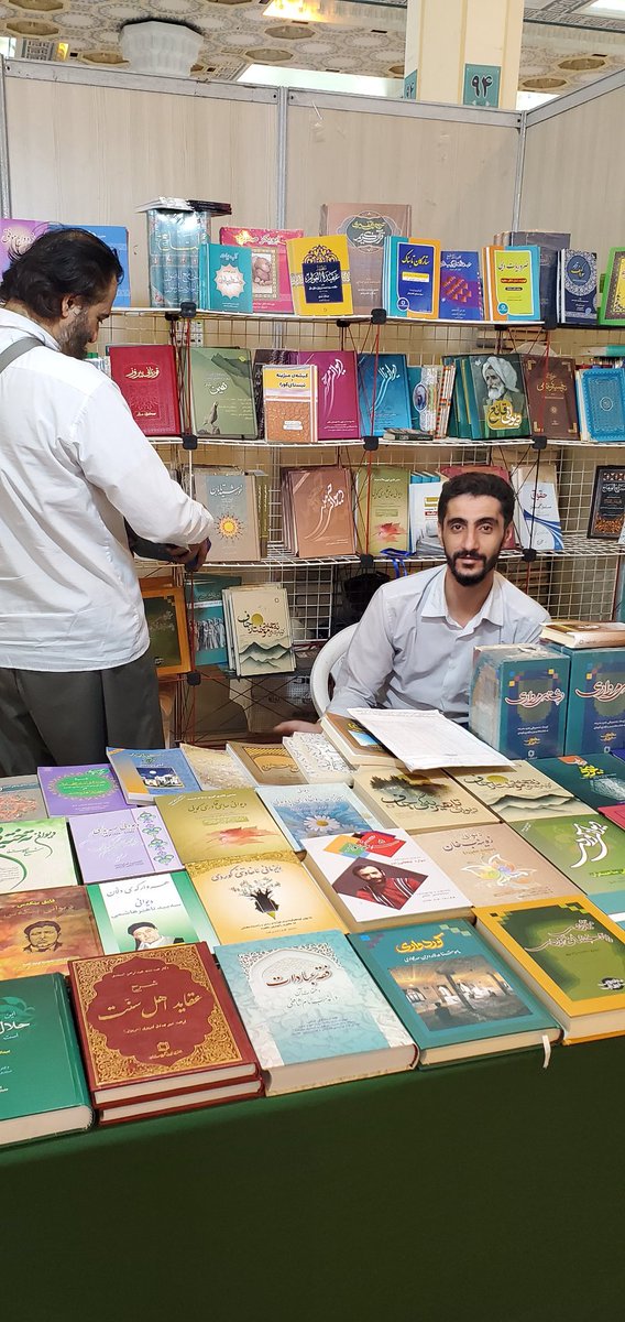 Tehran's Book Fair 🧵 First, a Kurdish brother from Sanandaj at a stall selling many Kurdish books. He told me he will make a pilgramage to Konya soon. Always nice to meet a fellow ashiq.