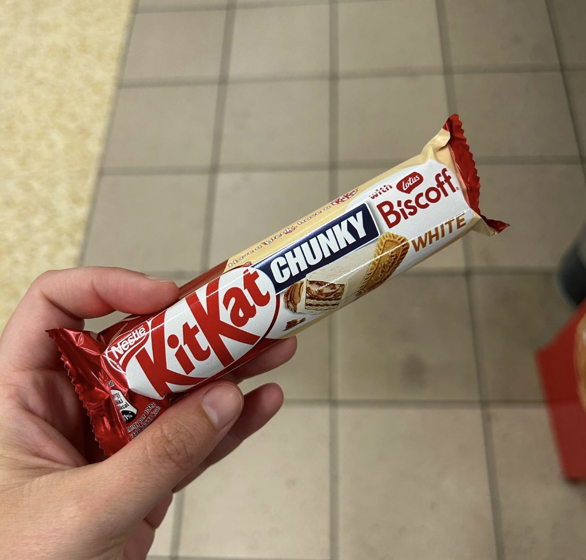 White KitKat Chunky x Biscoff! 👀 At Sainsbury’s @KITKAT @lotusbiscoffUK #kitkat #kitkatchunky #biscoff #haveabreakhaveakitkat #wellthisisnew